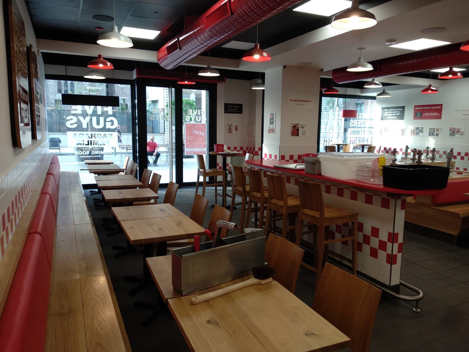 obra e instsalaciones restaurante five guys