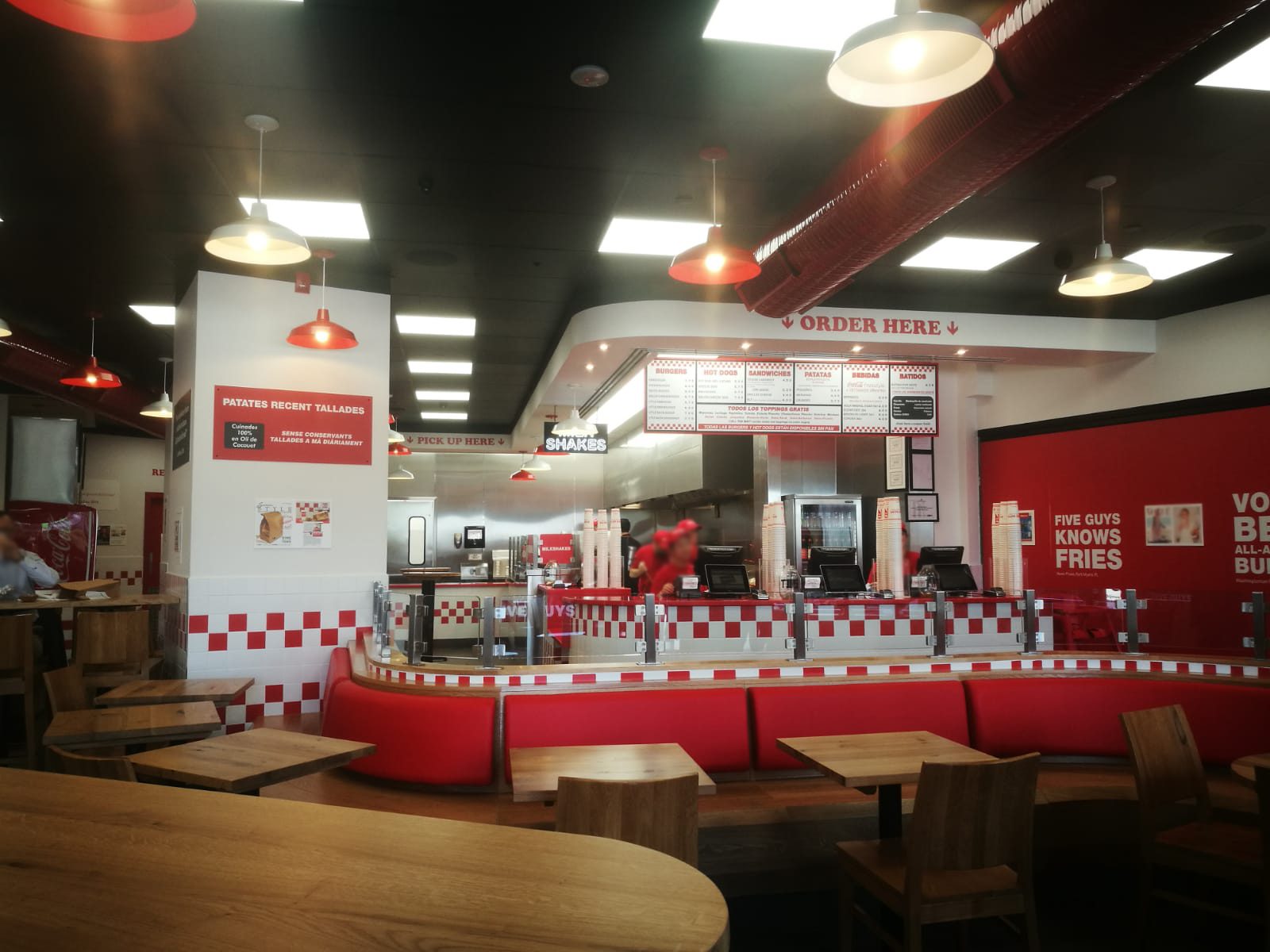 obra e instalaciones de restaurante five guys